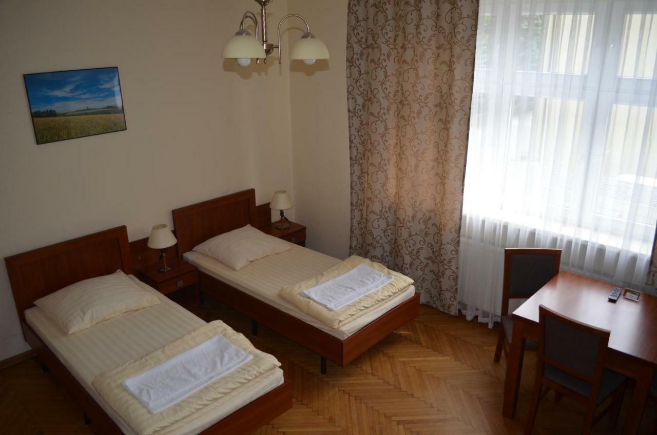 Hostel Gwarek カトヴィツェ エクステリア 写真